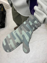 Load image into Gallery viewer, 2000s Vandalize Digi Camo Mittens - Size OS