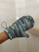 Load image into Gallery viewer, 2000s Vandalize Digi Camo Mittens - Size OS