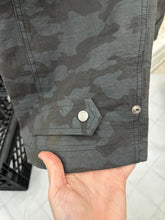 Load image into Gallery viewer, 1990s Final Home Woven Camo Cargo Pants - Size M