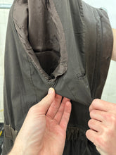 Load image into Gallery viewer, ss2001 Burberry Prorsum Leather Jacket with Articulated Sleeves and Interior Belt - Size M