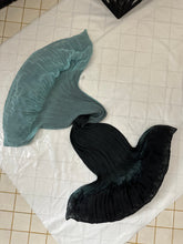 Load image into Gallery viewer, ss2001 Issey Miyake Pleated Scarf with Fillings - Size OS