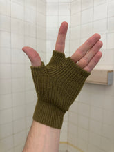 Load image into Gallery viewer, 1990s Jurgen Lehl Tabi Knit Fingerless Gloves - Size M