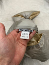 Load image into Gallery viewer, aw2011 Issey Miyake Origami Puffer Scarf - Size OS