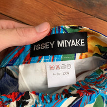 Load image into Gallery viewer, ss1993 Issey Miyake Aloha Floral Shorts - Size M