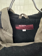 Load image into Gallery viewer, 2000s Levis All Duty Khaki Mountain Parka - Size M