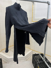 Load image into Gallery viewer, 1980s Issey Miyake Faded Purple Elongated Knit with 3D Detailing - Size M