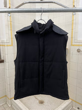 Load image into Gallery viewer, 2000s Samsonite 'Travel Wear' Technical Down Vest with Removable Inflatable Neck Pillow - Size L