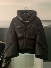Load image into Gallery viewer, aw2004 Junya Watanabe Black C Shaped Cropped Down Puffer - Size M
