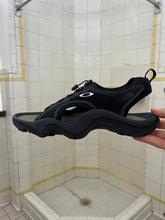 Load image into Gallery viewer, 2000s Oakley ‘Big Smoke’ Sandals in Black - Size 12.5 US