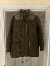 Load image into Gallery viewer, 1990s Armani Olive Quilted M65 Field Jacket with Fur Collar - Size M