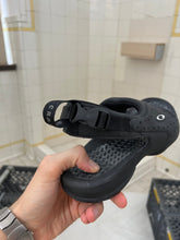 Load image into Gallery viewer, 2000s Oakley ‘Impact Crater’ Sandals - Size 7 US