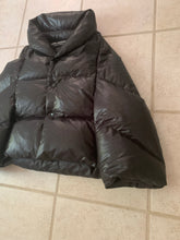 Load image into Gallery viewer, aw2004 Junya Watanabe Black C Shaped Cropped Down Puffer - Size M