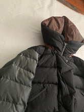 Load image into Gallery viewer, aw1993 Issey Miyake Super High Neck Cropped Puffer Jacket - Size M