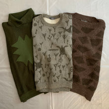 Load image into Gallery viewer, 1980s Issey Miyake Green Wool Turtleneck Sweater with Embossed Graphic - Size L
