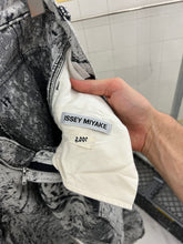 Load image into Gallery viewer, 2000s Issey Miyake APOC Woven Snow Camo Cargo Pants - Size M