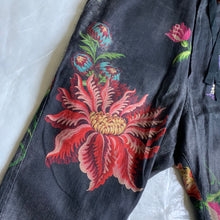 Load image into Gallery viewer, 2000s Yohji Yamamoto Linen Floral Shorts - Size M