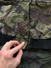 Load image into Gallery viewer, 2000s Vintage Griffin DPM Jacket with Hidden Inside Back Pocket - Size M