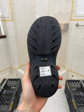 Load image into Gallery viewer, 2000s Oakley ‘Split Crater’ Flip Flops - Size 11 US