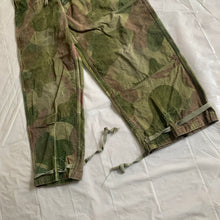 Load image into Gallery viewer, 1950s Vintage Belgian Brushed Camo Cargo Pants - Size M