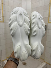 Load image into Gallery viewer, 2000s Oakley ‘Shoethree’ Lace-Up Sneakers in White - Size 7 US