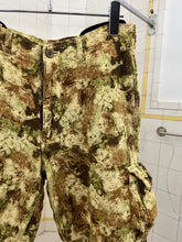Load image into Gallery viewer, 1998 General Research Camo Netting Cargo Shorts - Size M