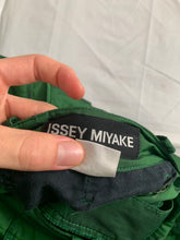 Load image into Gallery viewer, ss2007 Issey Miyake True Green Textured Nylon Tactical Pants - Size L