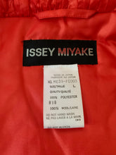 Load image into Gallery viewer, aw1993 Issey Miyake Massive Red Quilted Puffer Jacket - Size XL