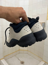 Load image into Gallery viewer, 2000s Oakley ‘Nail’ Mid Sneaker - Size 7 US