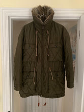 Load image into Gallery viewer, 1990s Armani Olive Quilted M65 Field Jacket with Fur Collar - Size M