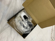 Load image into Gallery viewer, 2000s Oakley ‘Shoethree’ Lace-Up Sneakers in White - Size 7 US