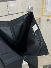 Load image into Gallery viewer, 2000s Samsonite ‘Travel Wear’ Nylon Cargo Pants - Size M