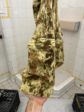 Load image into Gallery viewer, 1998 General Research Camo Netting Cargo Shorts - Size M