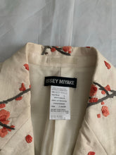 Load image into Gallery viewer, ss1995 Issey Miyake Cream Blazer with Embroidered Sakura Tree - Size L