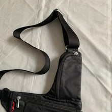Load image into Gallery viewer, 2000s Vintage TUMI T-TECH 5135D Black Saddle Bag - Size OS