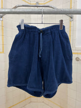 Load image into Gallery viewer, 2000s Griffin Fleece Drawcord Shorts - Size M