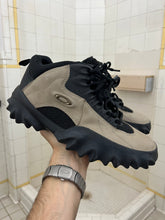 Load image into Gallery viewer, 2000s Oakley ‘Chopsaw’ Mid Sneakers - Size 9 US