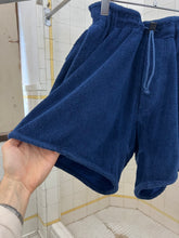 Load image into Gallery viewer, 2000s Griffin Fleece Drawcord Shorts - Size M