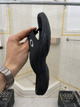 Load image into Gallery viewer, 2000s Oakley ‘Split Crater’ Flip Flops - Size 11 US