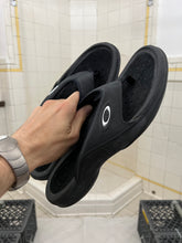 Load image into Gallery viewer, 2000s Oakley ‘Split Crater’ Flip Flops - Size 11 US