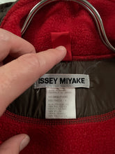 Load image into Gallery viewer, aw2000 Issey Miyake Red Fleece Technical Jacket - Size M
