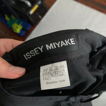 Load image into Gallery viewer, ss2007 Issey Miyake Textured Nylon Tactical Black Pants - Size L