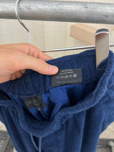 Load image into Gallery viewer, 2000s Griffin Fleece Drawcord Shorts - Size M