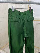 Load image into Gallery viewer, ss2007 Issey Miyake Green Textured Nylon Tactical Pants - Size M