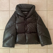 Load image into Gallery viewer, aw2004 Junya Watanabe Black C Shaped Cropped Down Puffer - Size M