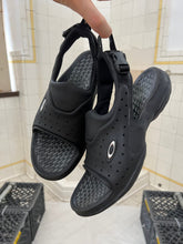Load image into Gallery viewer, 2000s Oakley ‘Impact Crater’ Sandals - Size 7 US