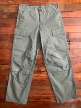 Load image into Gallery viewer, 1999 General Research Faded Sage Ripstop Cargo Pants - Size M