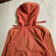 Load image into Gallery viewer, 1940s Vintage WW2 US Navy Faded Red Gunner Smock - Size L