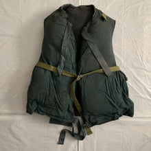 Load image into Gallery viewer, 1940s Vintage WW2 US Kapok Life Jacket - Size OS