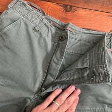 Load image into Gallery viewer, 1999 General Research Faded Sage Ripstop Cargo Pants - Size M