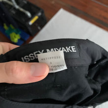 Load image into Gallery viewer, ss2007 Issey Miyake Textured Nylon Tactical Black Pants - Size L